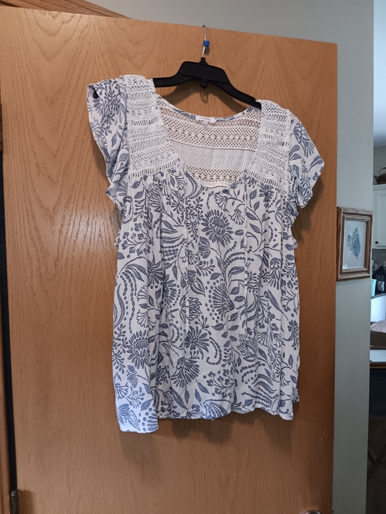Maurices Tops - Maurices Size 2XL White Top with Blue Floral Print and Crochet Yoke